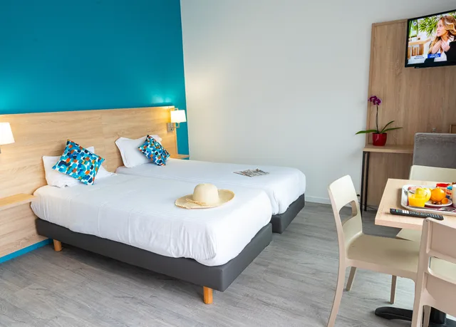 غرفة قياسية بسريرين منفصلين، Zenitude Hotel-Residences Le Cannet 1/3