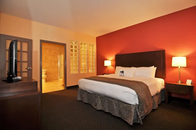 Suite, King Bed, Sofa, Living Area, Best Western Plus Liverpool Hotel & Conference Centre 2/7