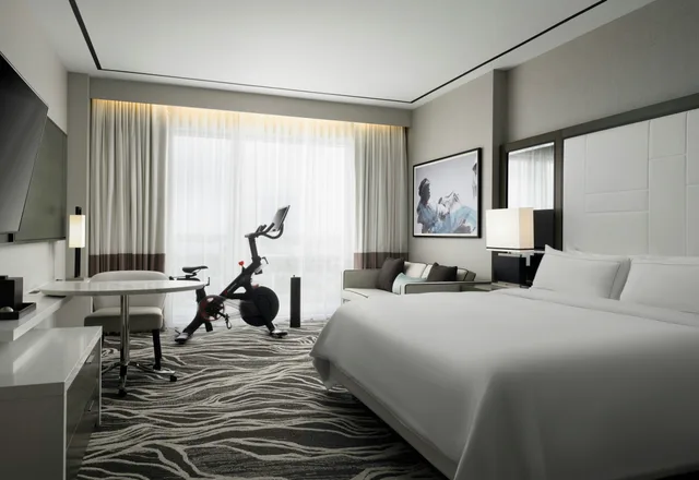 Room, King Bed, Peloton، Hilton Aventura Miami 2/3