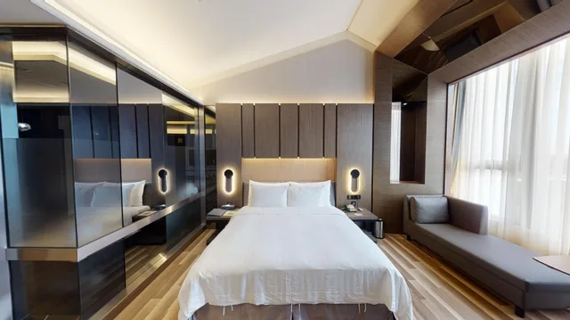 غرفة سوبيريور بسرير كوين وسرير مزدوج، So Fun Hotel 1/3