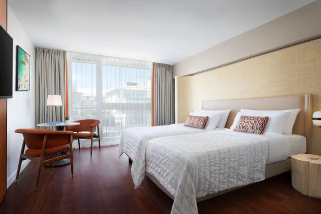 غرفة ديلوكس بسريرين منفصلين بإطلالة على المدينة، LE MERIDIEN NICE 1/5