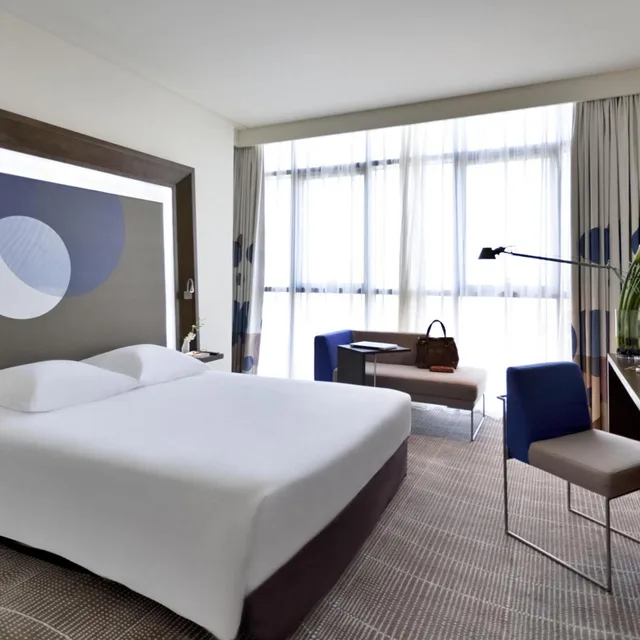 جناح سوبيريور بسرير كينج مع أريكة، Novotel Abu Dhabi Gate 1/7