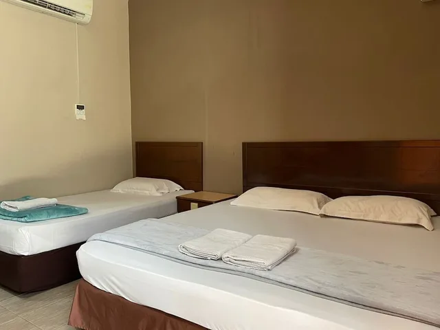 غرفة قياسية ثلاثية بسرير كوين وسرير فردي، Baron Waterfront Hotel 2/6