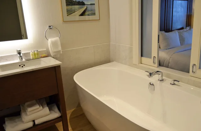 Premium, King Bed, Falls View, Bathtub، DoubleTree Fallsview Resort & Spa by Hilton - Niagara Falls 6/7
