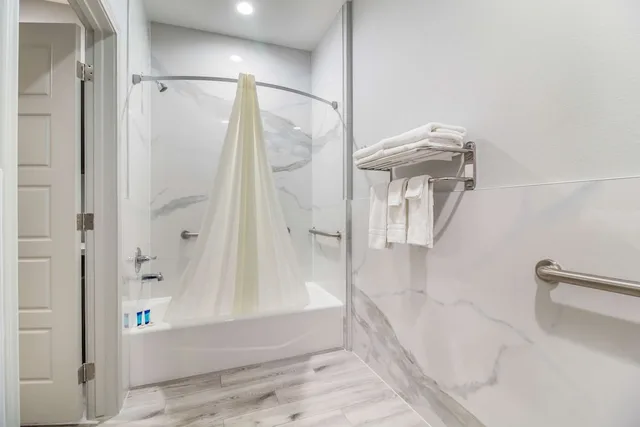 غرفة قياسية بسرير كينج، Studio6 Deer Park, TX 10/10