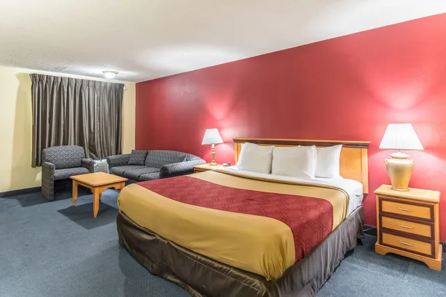غرفة قياسية بسرير كينج، Econo Lodge Whiteville, NC 3/9