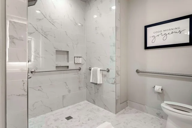 غرفة بسرير كينج مع أريكة لذوي الإعاقة، Cambria Hotel Austin Uptown near the Domain 6/8