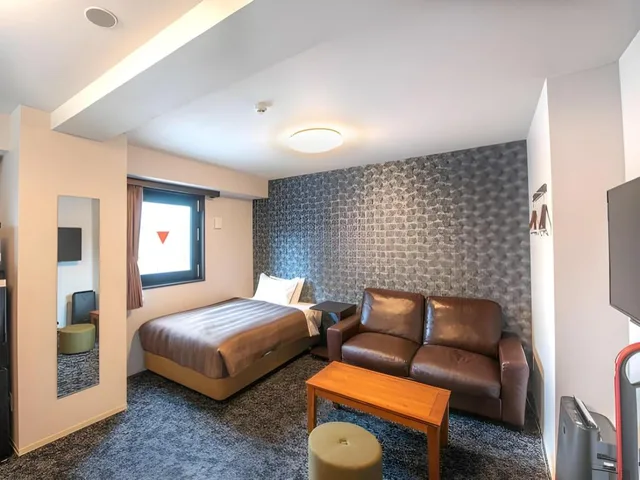 غرفة فاخرة بسريرين منفصلين مع أريكة، Hotel Livemax Hakata Ekimae 1/6
