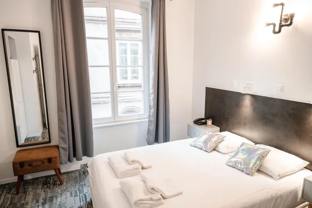 Classic, Double Bed, Hotel des Arts 5/10