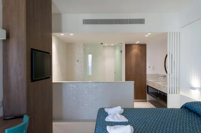 جناح جونيور بإطلالة على البحر، Mandali Hotel 4/4