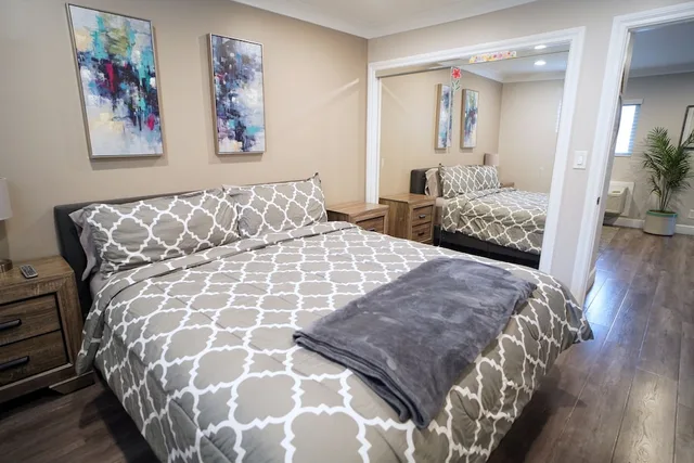 شقة عائلية بسرير كينج وسرير كوين وسرير فردي وسرير بطابقين مع أريكة، Anaheim Executive Inn Suites 1/4