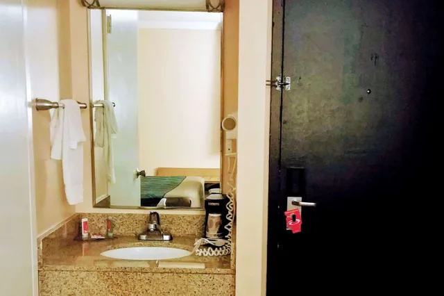 غرفة قياسية بسرير كوين، Econo Lodge Milldale - Southington 3/3