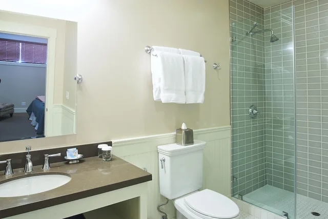 Carriage House, King Bed, Sofa، Hotel Mac 2/2
