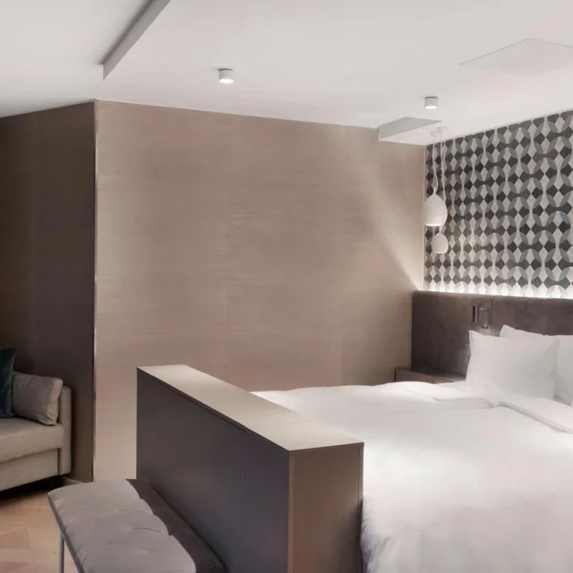 جناح ملكي، Radisson Blu Royal Hotel 1/2