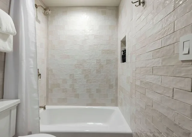 غرفة قياسية بسرير كينج، The Garden District Hotel 4/7