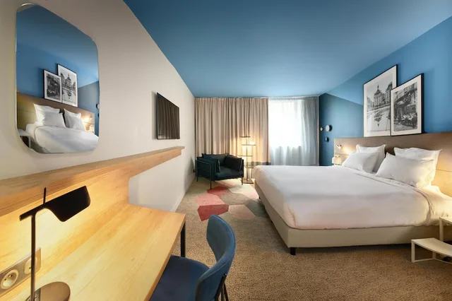 Connecting, King and Twin Beds, Radisson Hotel Bordeaux Saint Jean 1/7