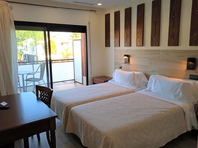 غرفة بسريرين منفصلين بشرفة، Hotel 153 2/7