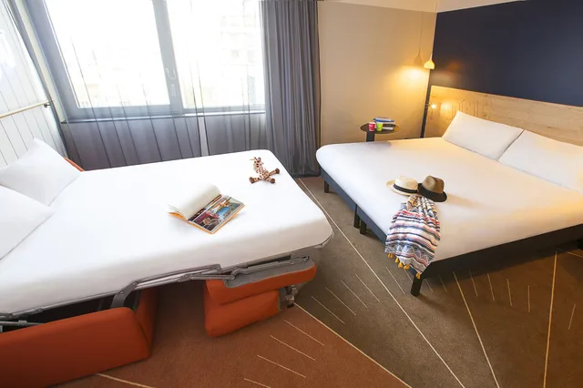 Suite, Double Bed, Sofa, Ibis Styles Paris 16 Boulogne 3/7