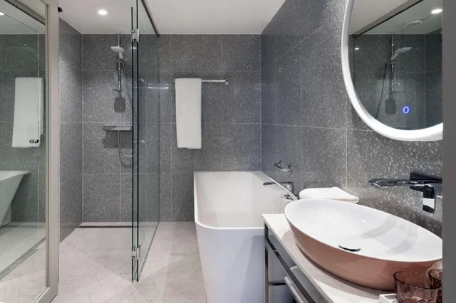Deluxe, King Bed, Bath and Shower, Sofa، Nordic Hotel Forum, WorldHotels Distinctive 4/4