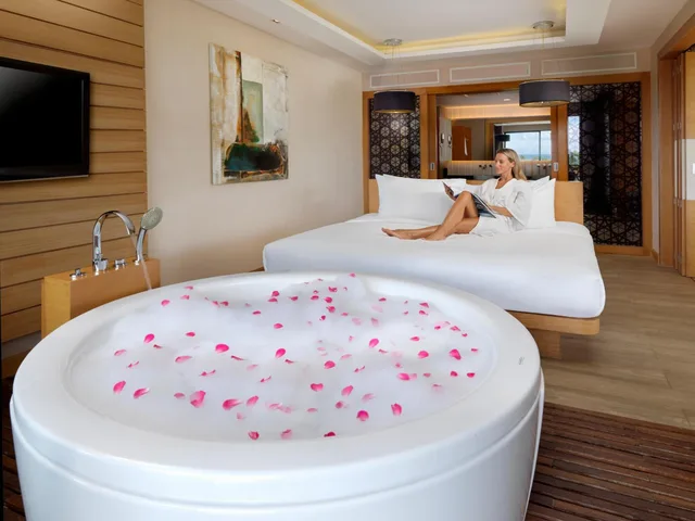 جناح عائلي بسرير كينج بإطلالة على البحر بشرفة، Novotel Phuket Kata Avista Resort And Spa 5/20