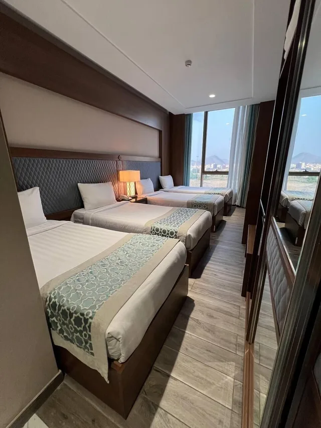 غرفة متصلة بأربعة أسرّة وسرير كوين، فندق فيوليت الششه(Violet Al Shisha Hotel) 1/7