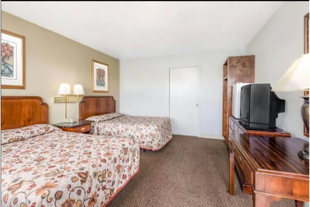 غرفة بسريرين مزدوجين، Studio Suites 3/5