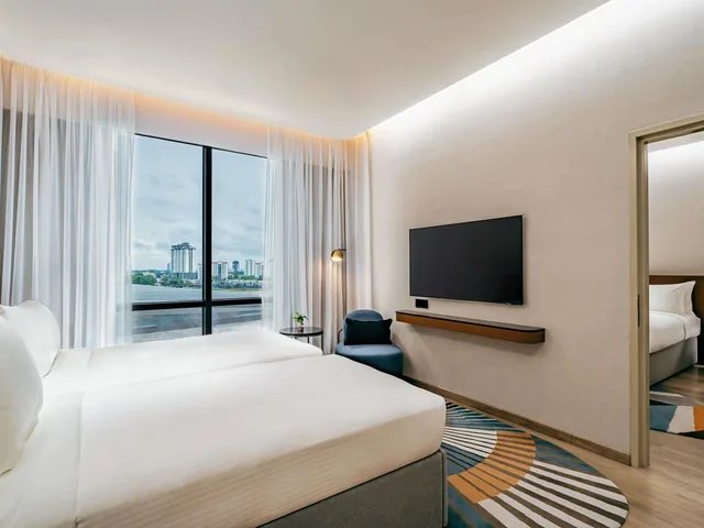 غرفة عائلية بسرير مزدوج وسريرين منفصلين، Novotel Johor Bahru City Centre 3/8