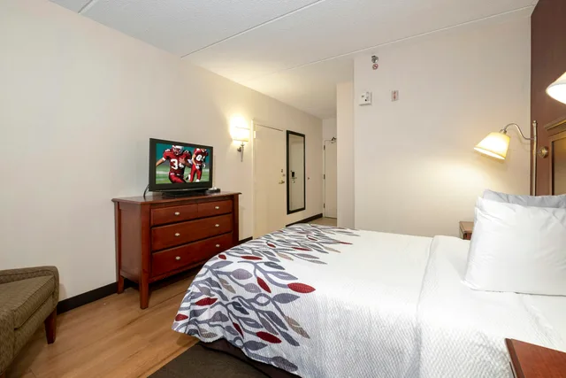 غرفة ديلوكس بسرير مزدوج لذوي الإعاقة، Red Roof Inn Meriden 2/3
