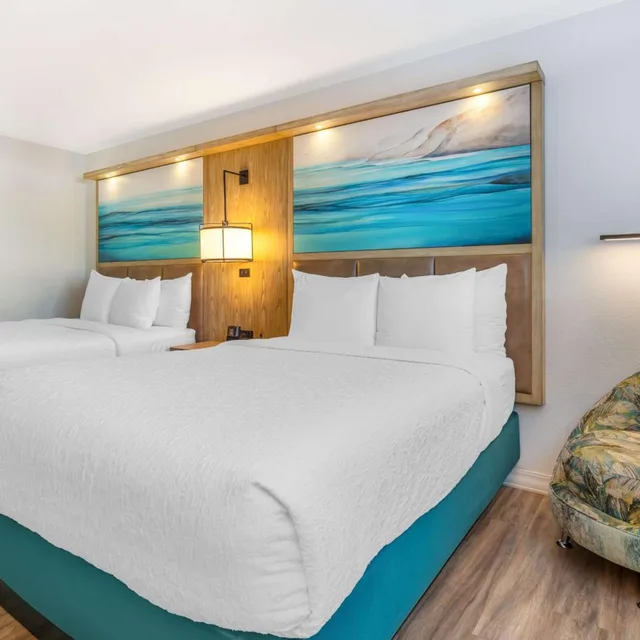 جناح بغرفتي نوم بحوض جاكوزي، Best Western Plus Capitola By the Sea Inn Suites 4/10