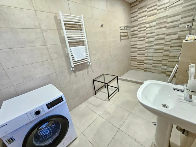 غرفة عائلية بسرير كوين مع أريكة في الطابق الأرضي، Brooch Boutique Hotel 5/6