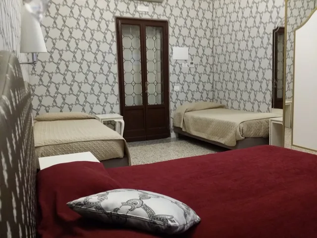 Superior, Double and Twin Beds, External Bathroom، Hotel Ca Nobile Corner 1/2