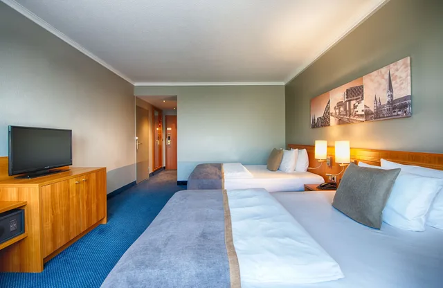 غرفة سوبيريور بسرير مزدوج وسريرين منفصلين، LEONARDO HOTEL KOLN BONN AIRPORT 8/10