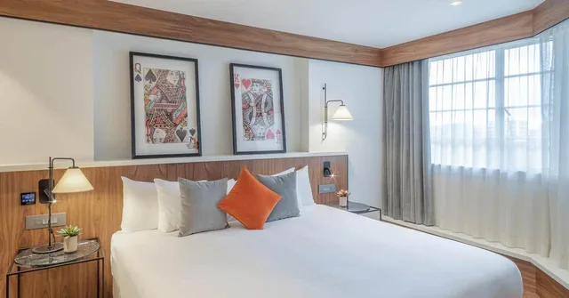 جناح بغرفتي نوم، Melia White House 3/10
