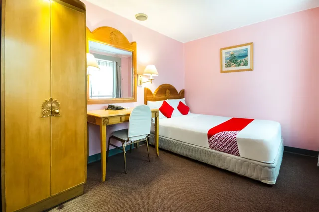 Superior, Double Bed, Palladium Suites 3/8