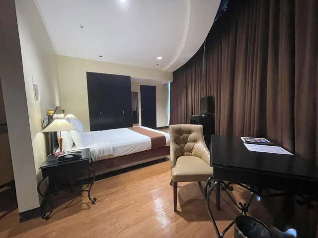 Business, Studio, Suite, Queen Bed, Golden Peak Hotel and Suites powered by Cocotel 7/10