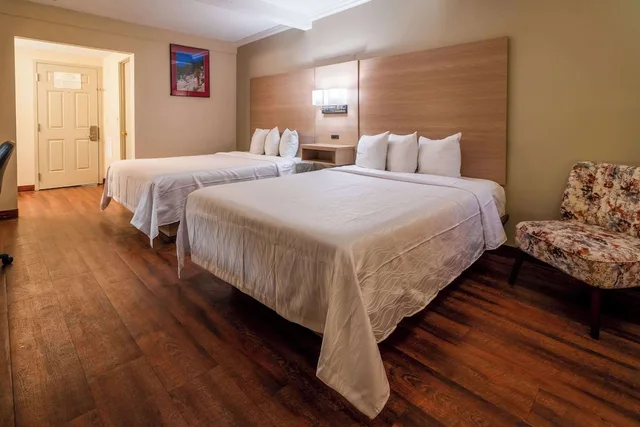 غرفة قياسية بسريرين كوين، Quality Inn Bishop Near Mammoth 3/5