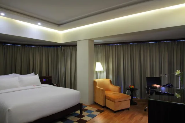Club, Double Bed, The Mirador 3/3
