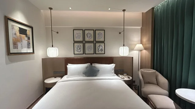 Deluxe, King Bed, DOLPHIN HOTEL 1/1