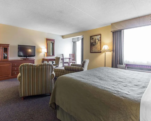 غرفة بسرير كينج، Quality Inn & Suites Bay Front 3/4