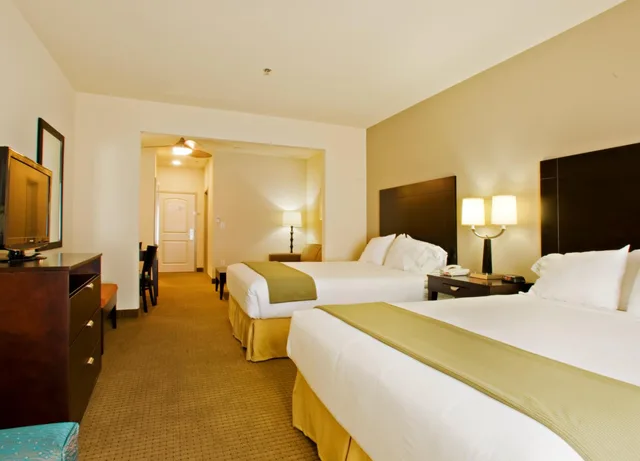 غرفة بسريرين كوين لذوي الإعاقة، Holiday Inn Express Hotel & Suites Shamrock North 1/2