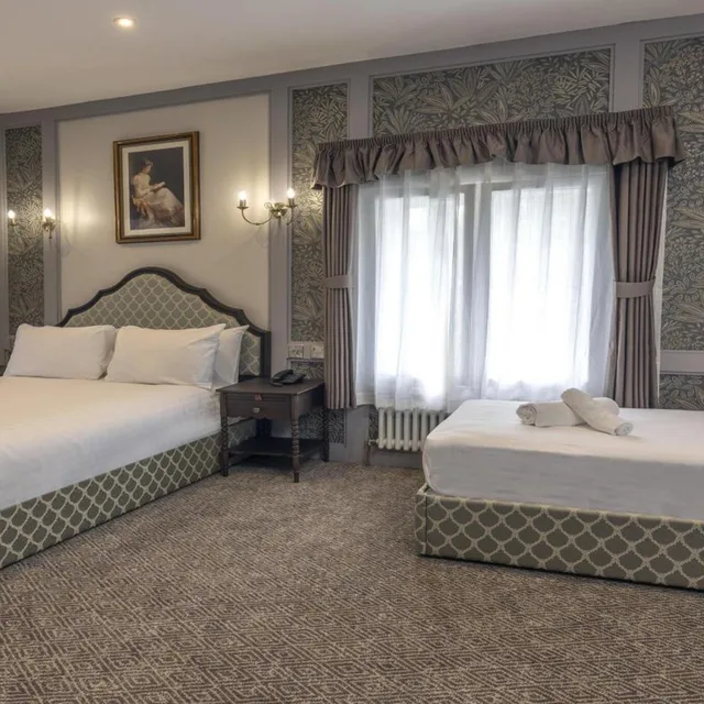 غرفة سوبيريور عائلية بسرير مزدوج وسريرين منفصلين، Castle Bromwich Hall Hotel, BW Signature Collection 6/9