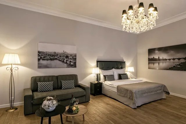 جناح ملكي بسريرين منفصلين مع أريكة، Little King Hotel U Malvaze 7/10