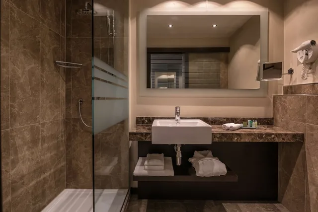 غرفة بسرير كينج، Hilton Geneva Hotel and Conference Centre (EX-Starling E EX-Crowne) 13/16