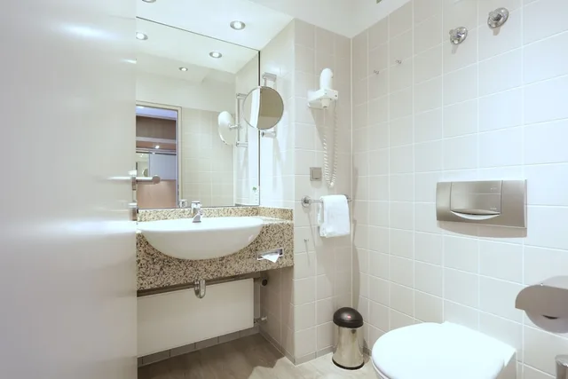غرفة ديلوكس بسريرين منفصلين، Lindner Hotel Dusseldorf Airport, part of JdV by Hyatt 8/10