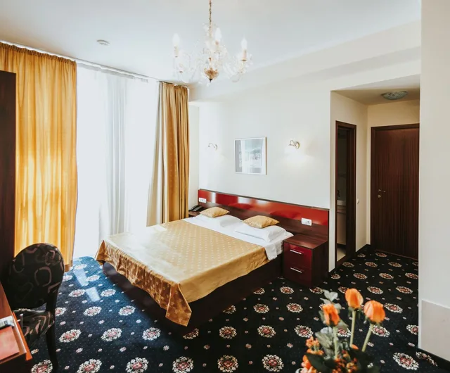 جناح جونيور مفرد، Manhattan Hotel Restaurant 1/2