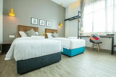 Deluxe, Bzz Hotel 1/1