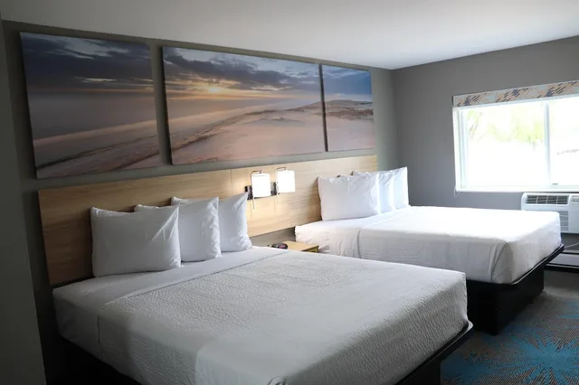 غرفة بسريرين كوين، Days Inn by Wyndham La Crosse 2/10