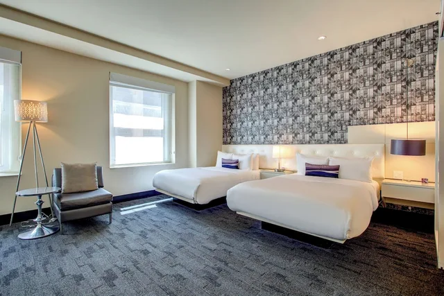 غرفة بريميوم بسريرين مزدوجين لذوي الإعاقة، THE MIDLAND HOTEL, Chicago, a Tribute Portfolio Hotel 1/5