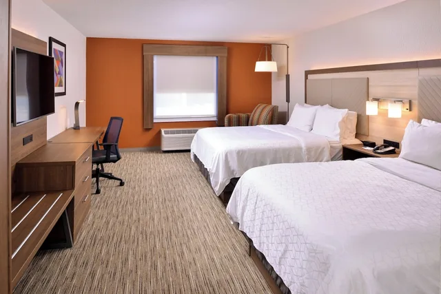 Standard, 2 Queen Beds, Holiday Inn Express Hotel And Suites Arcata Eureka Airport Area 2/7