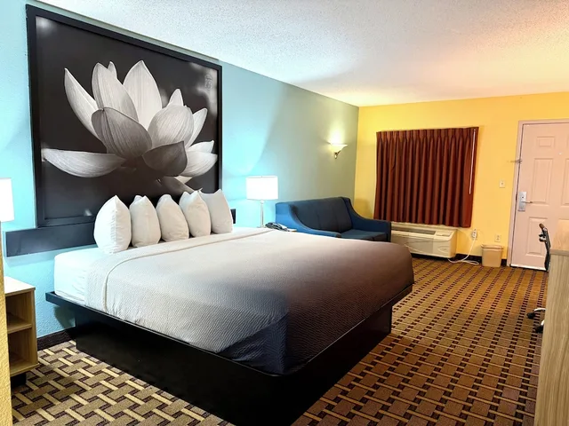 غرفة قياسية بسرير كينج، Super 8 by Wyndham Ft. Oglethorpe GA/Chatt TN Area 2/9